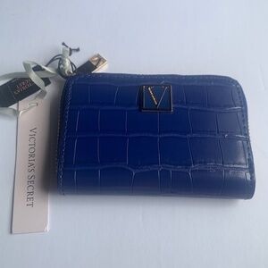 NWT Victoria’s Secret Sapphire Croc Print Credit Card Wallet
